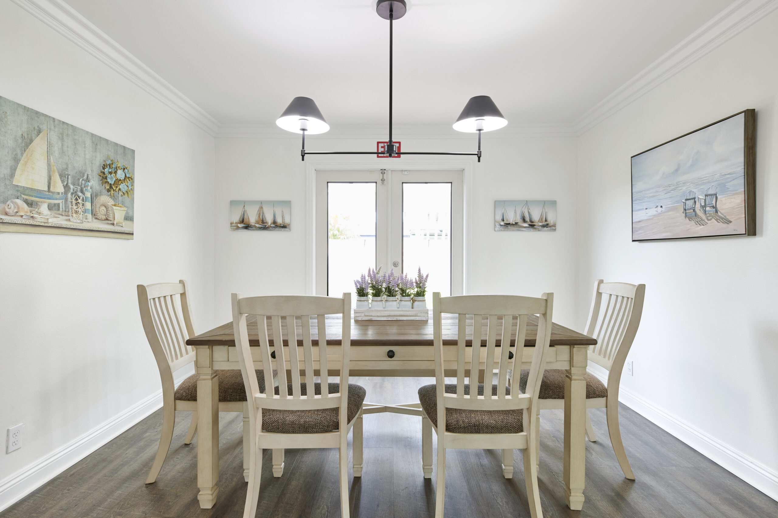 image of the dining room of Gratitude Lodge rehab facility