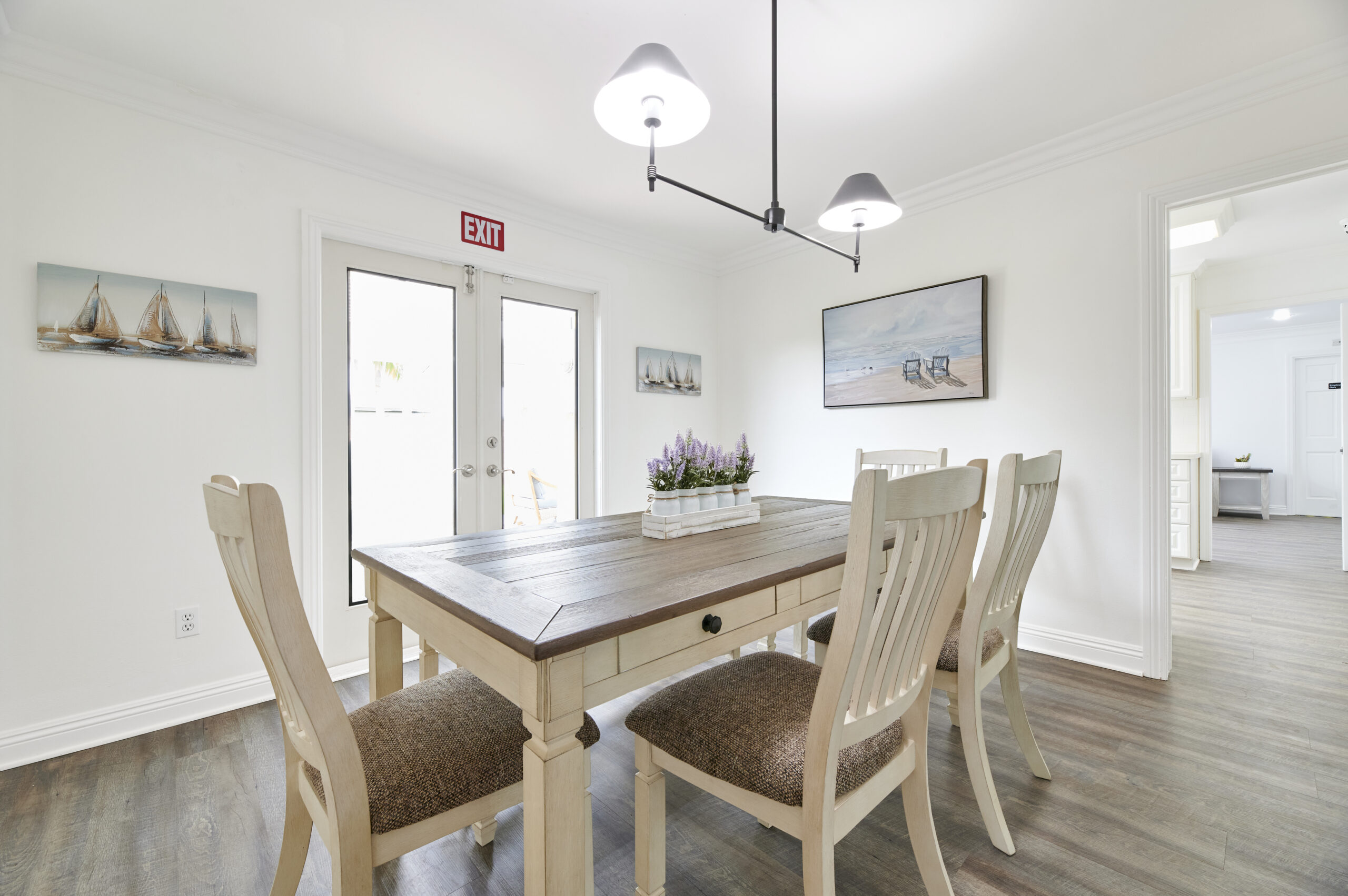 image of the dining room of Gratitude Lodge rehab facility