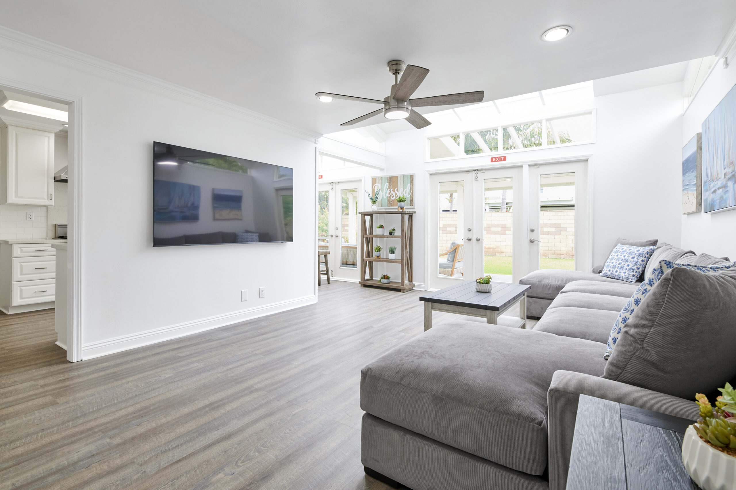 image of the living room of Gratitude Lodge rehab facility