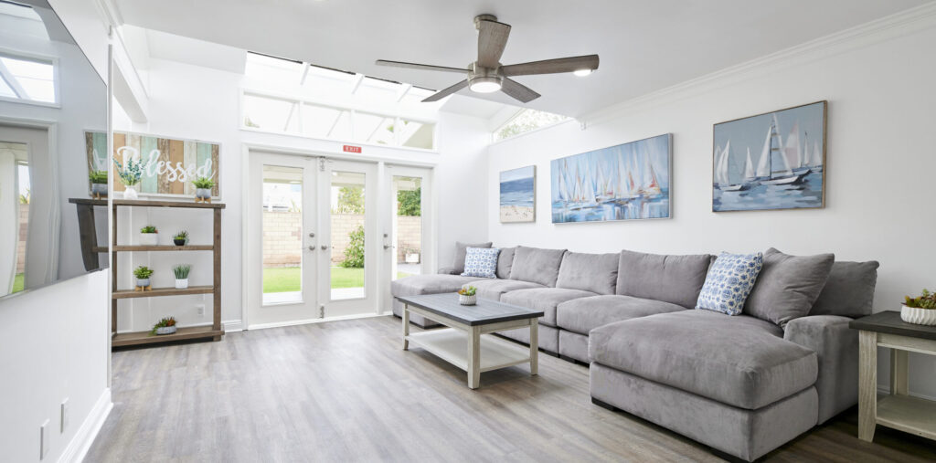 image of living room at gratitude lodge drug addiction treatment center, where treatment is available for those who abuse hydroxyzine and alcohol