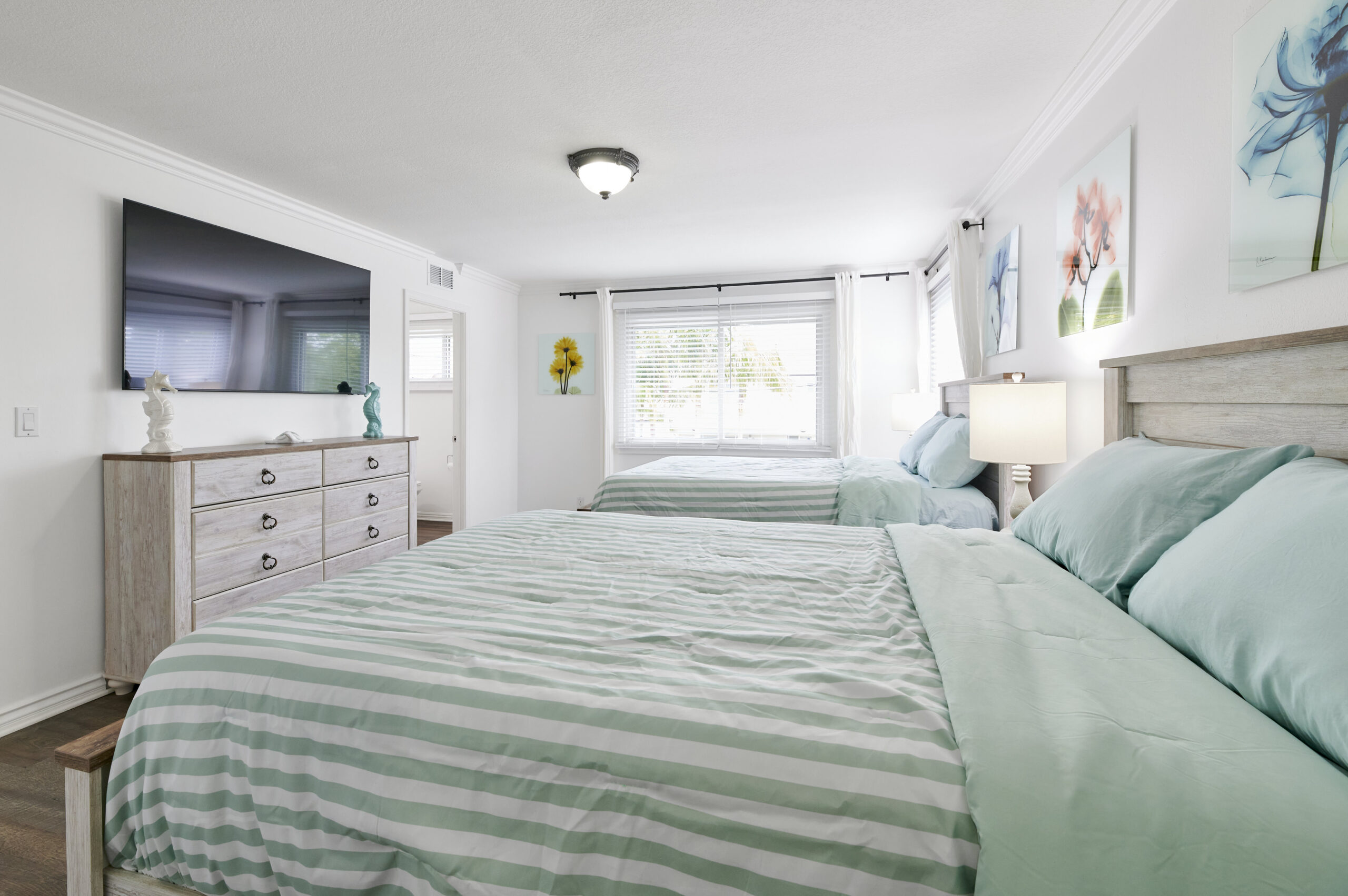 image of a bedroom with 2 beds in Gratitude Lodge rehab facility