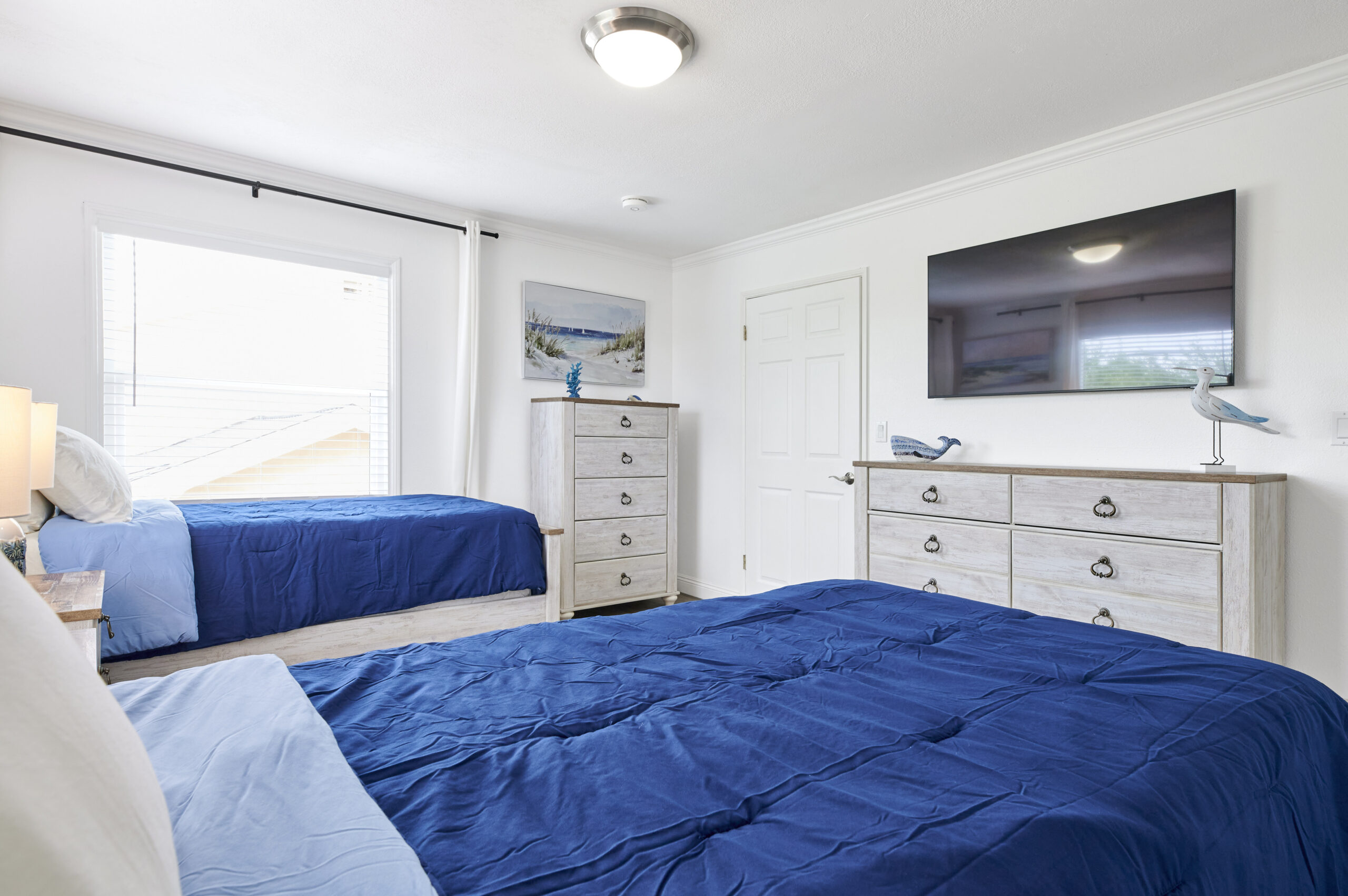 image of a bedroom with 2 beds in Gratitude Lodge rehab facility