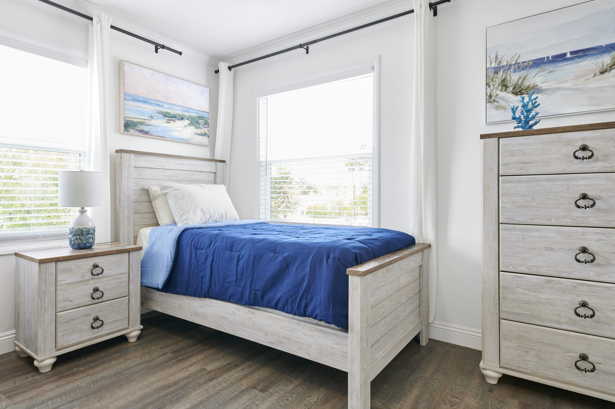 image of a single bed in a bedroom of Gratitude Lodge rehab facility
