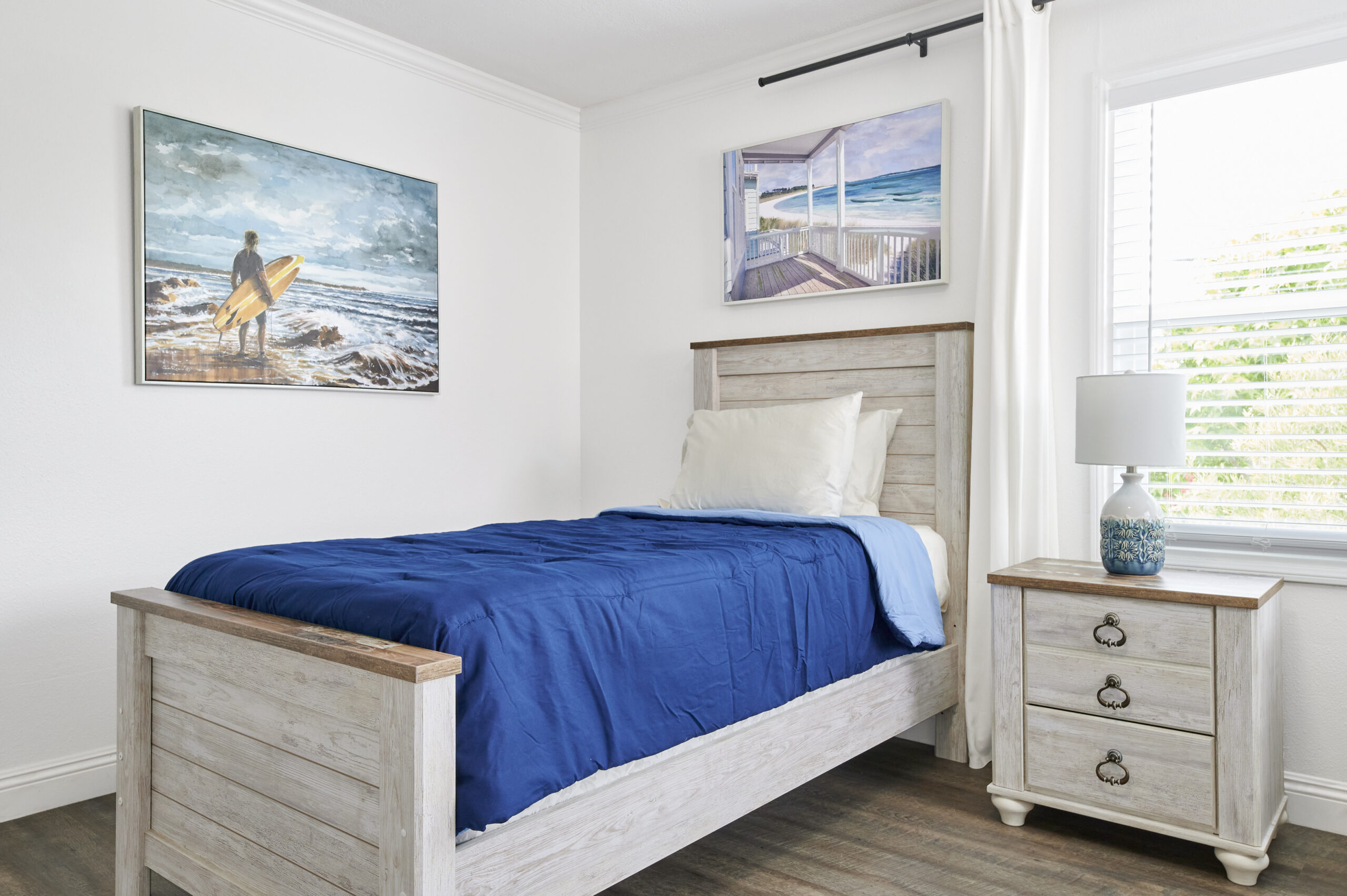 image of a single bed in a bedroom of Gratitude Lodge rehab facility