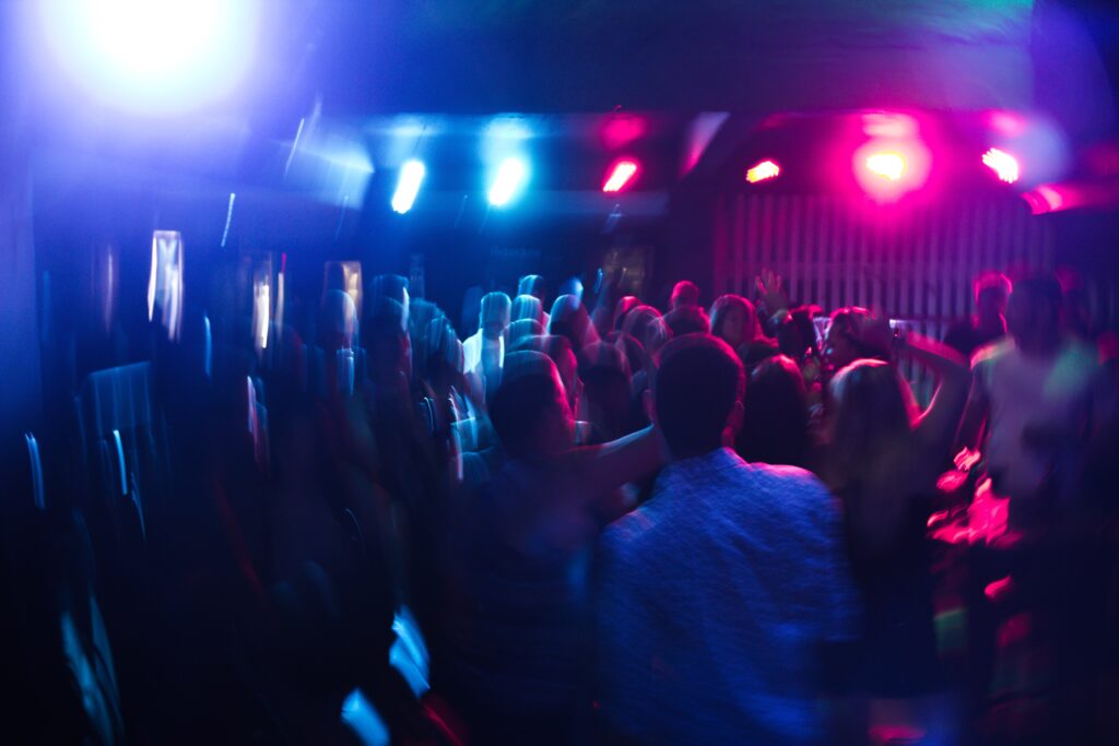 An image of partygoers who indulge in the lifestyle often, resulting in a partying addiction