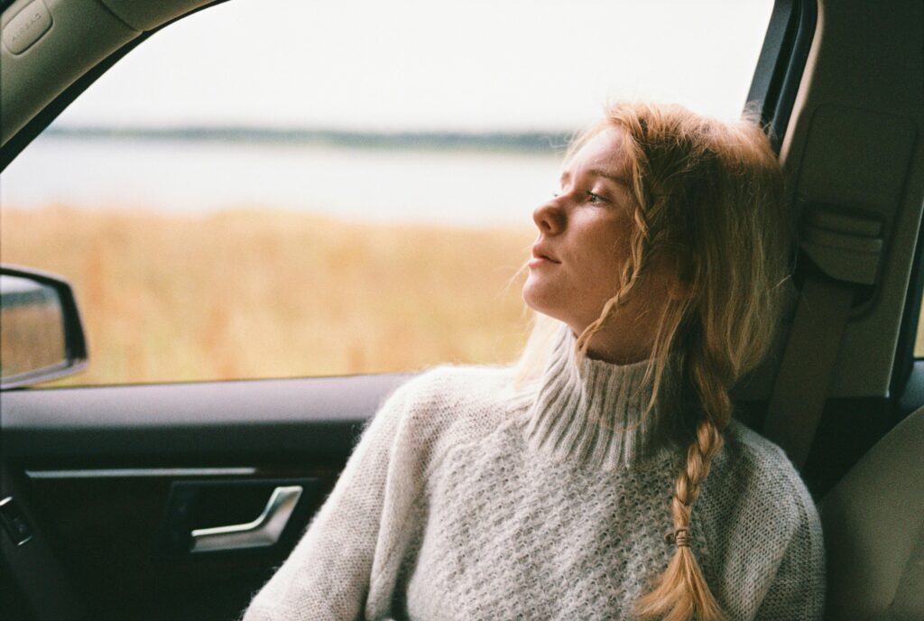 A woman in the car looking troubled, feeling Xanax and alcohol side effects