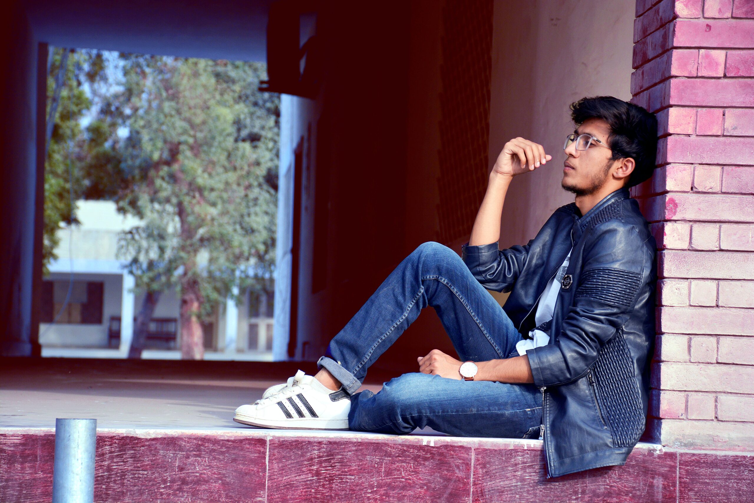 A man sits outside after learning about What happens when you mix xanax and alcohol