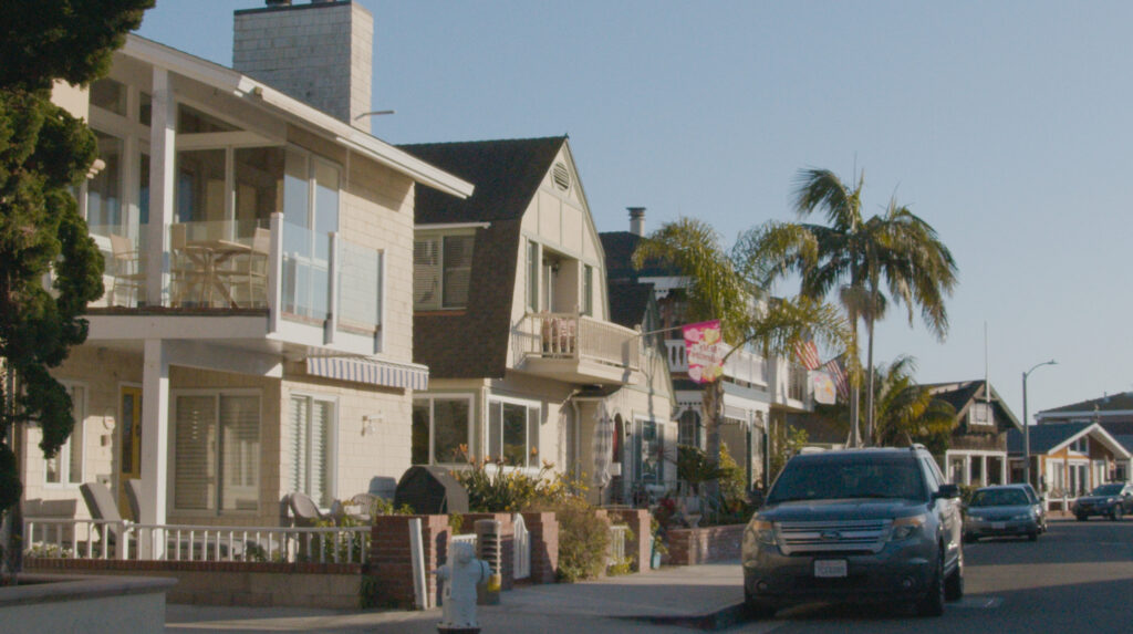 image of newport beach homes representing Outpatient alcohol treatment newport beach