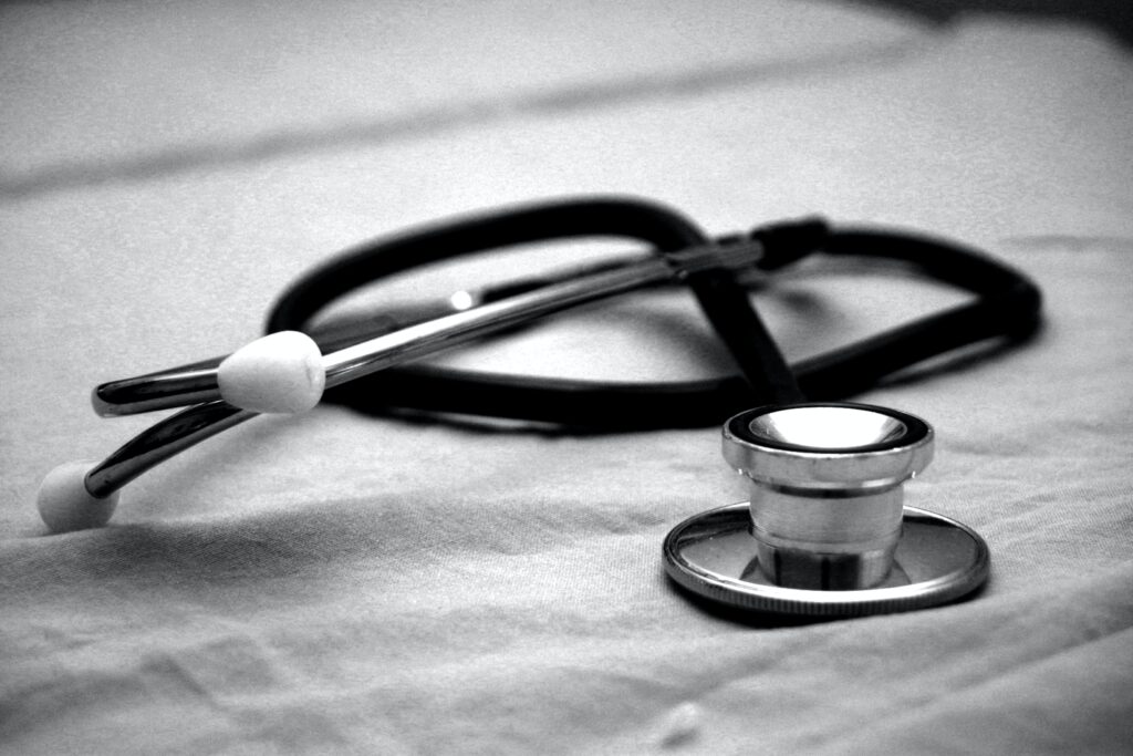 an image of a stethoscope representing delirium tremens