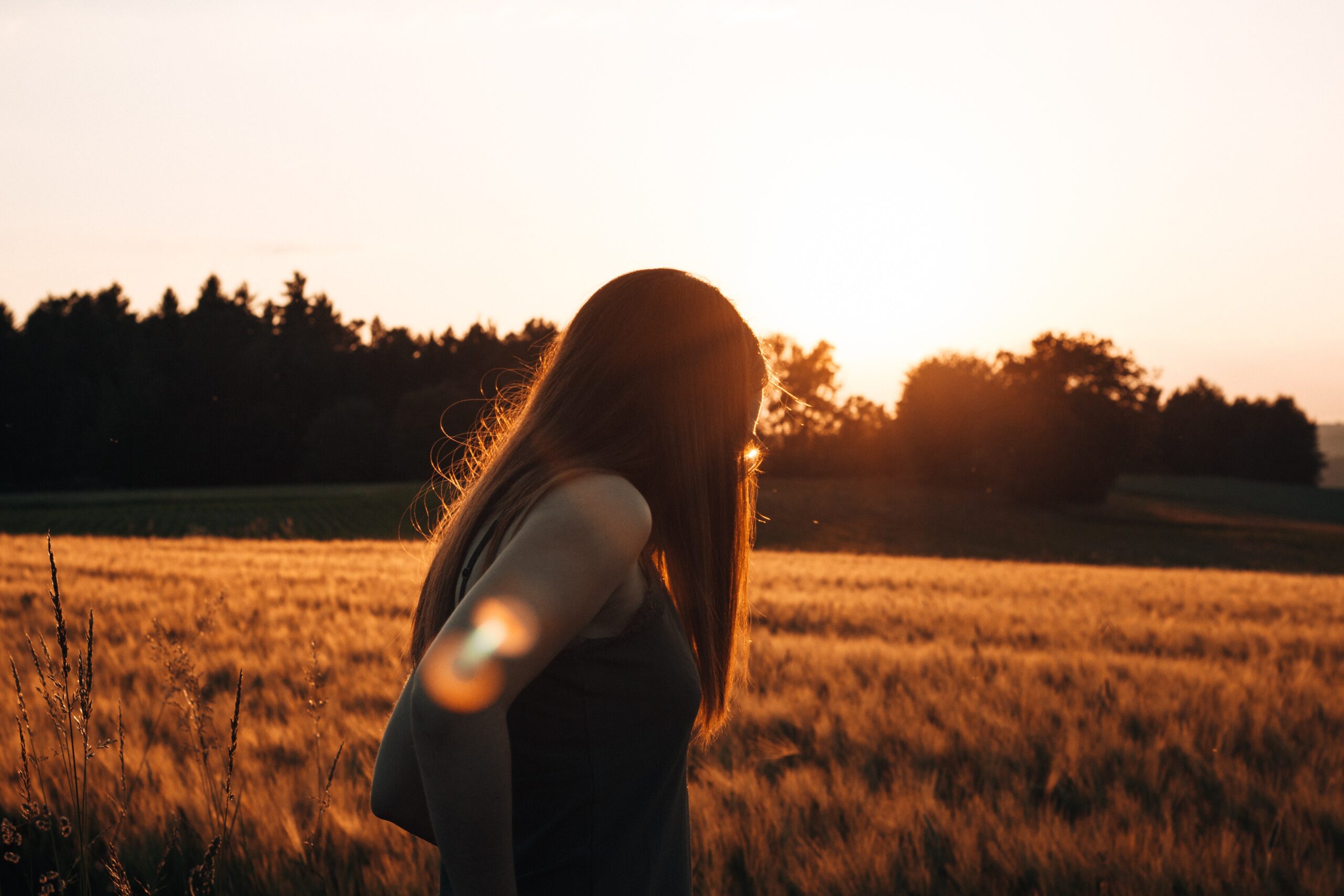 woman standing in field representing Hydrocodone effects