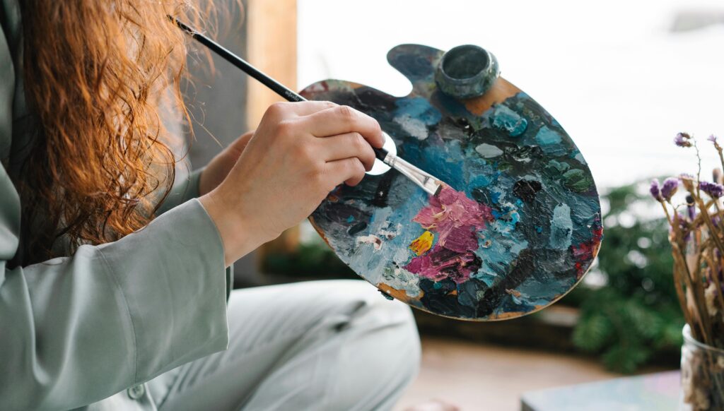 woman painting representing Art therapy for addiction recovery
