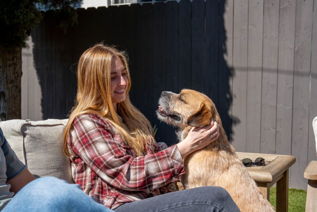 an image of a client and a dog at Gratitude Lodge representing animal assisted therapy