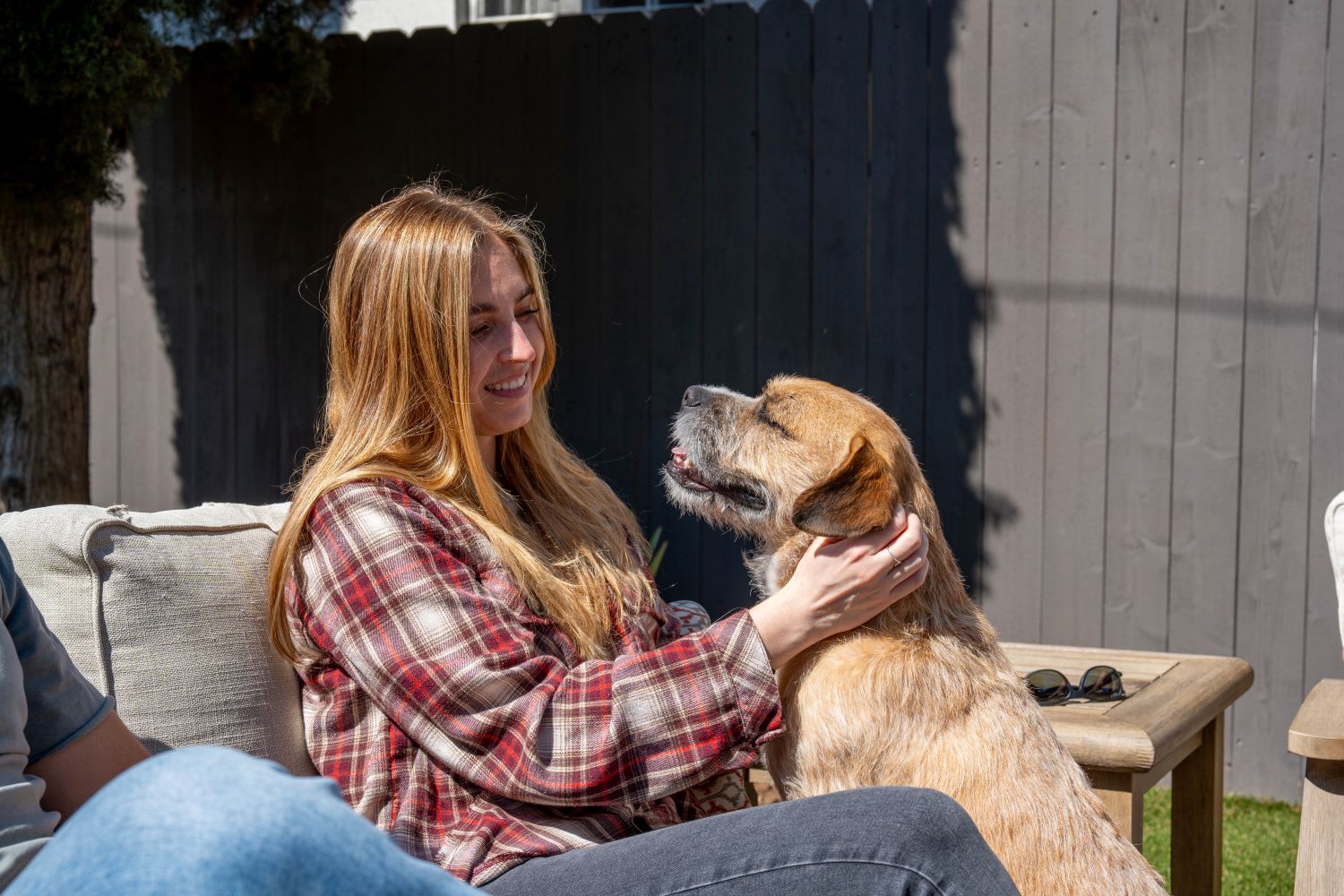 an image of a client and a dog at Gratitude Lodge representing animal assisted therapy