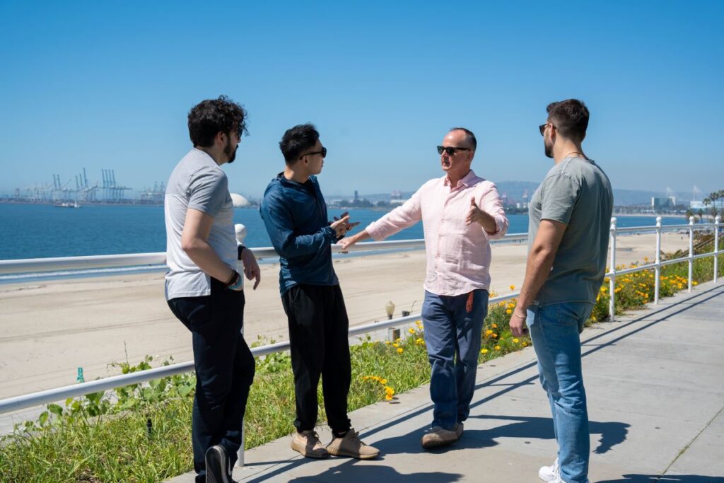 image of people discussing the difference between a social drinker vs alcoholic