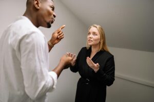 image depicting people discussing alcohol dependence vs alcoholism