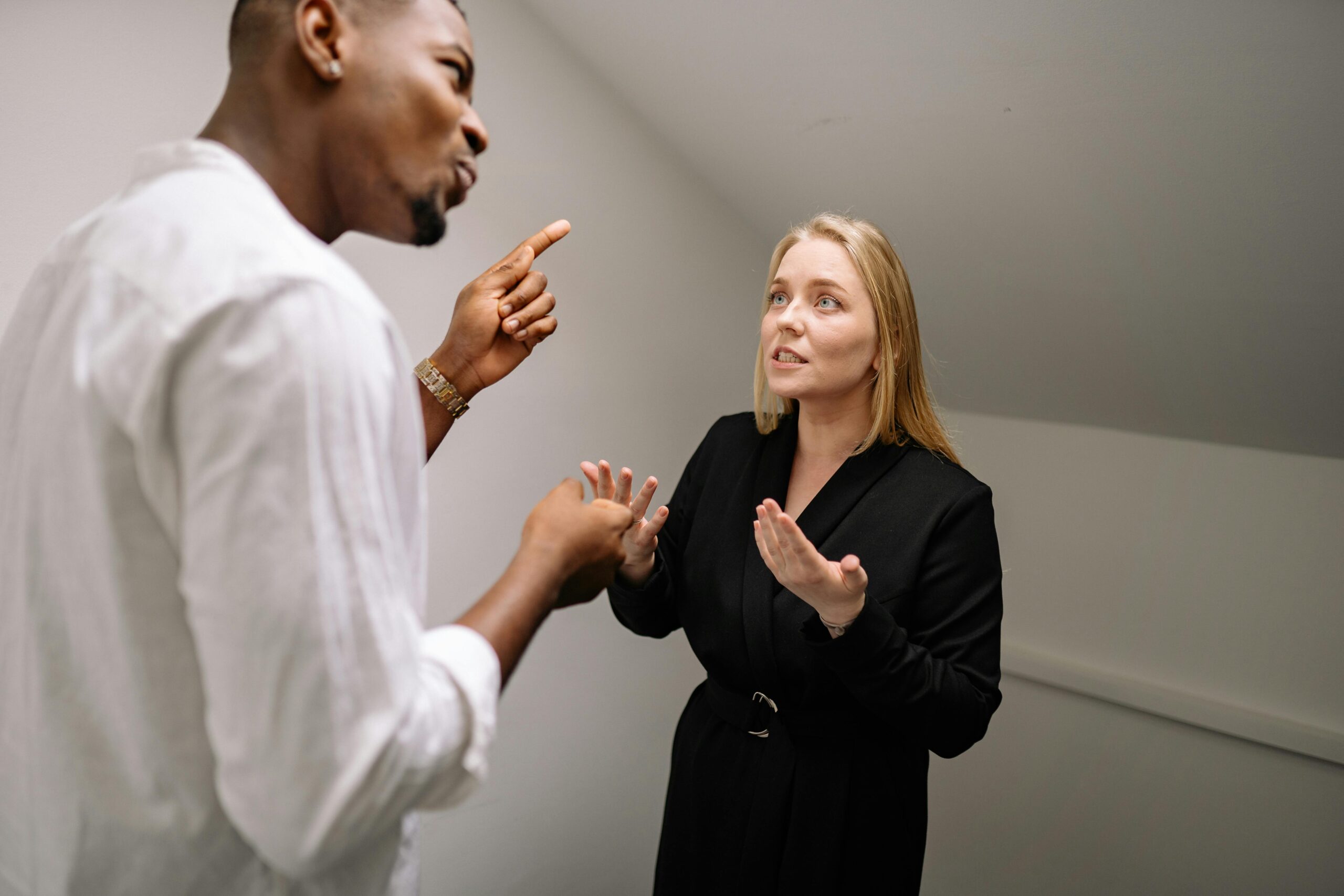 image depicting people discussing alcohol dependence vs alcoholism